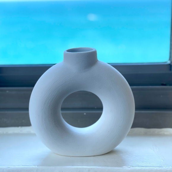 Modern Scandinavian circular vase - Picture 1 of 4